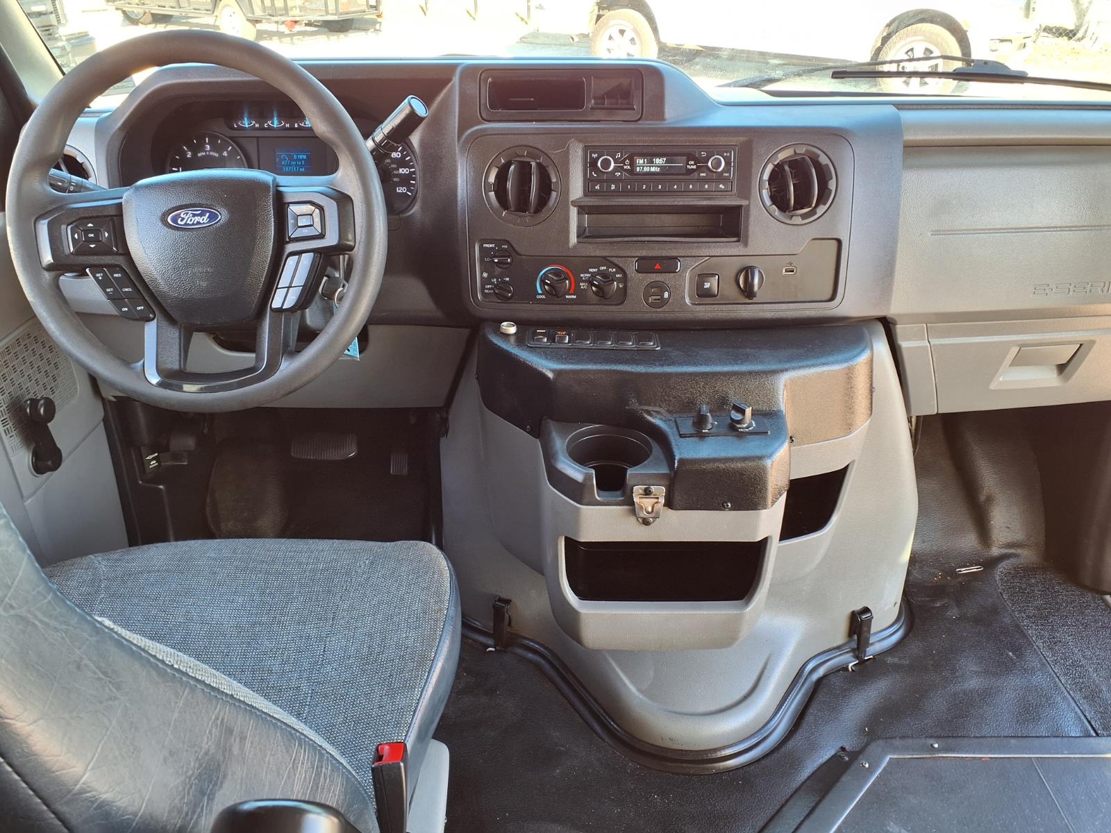 Used 2022 Ford E-450 - photo 23