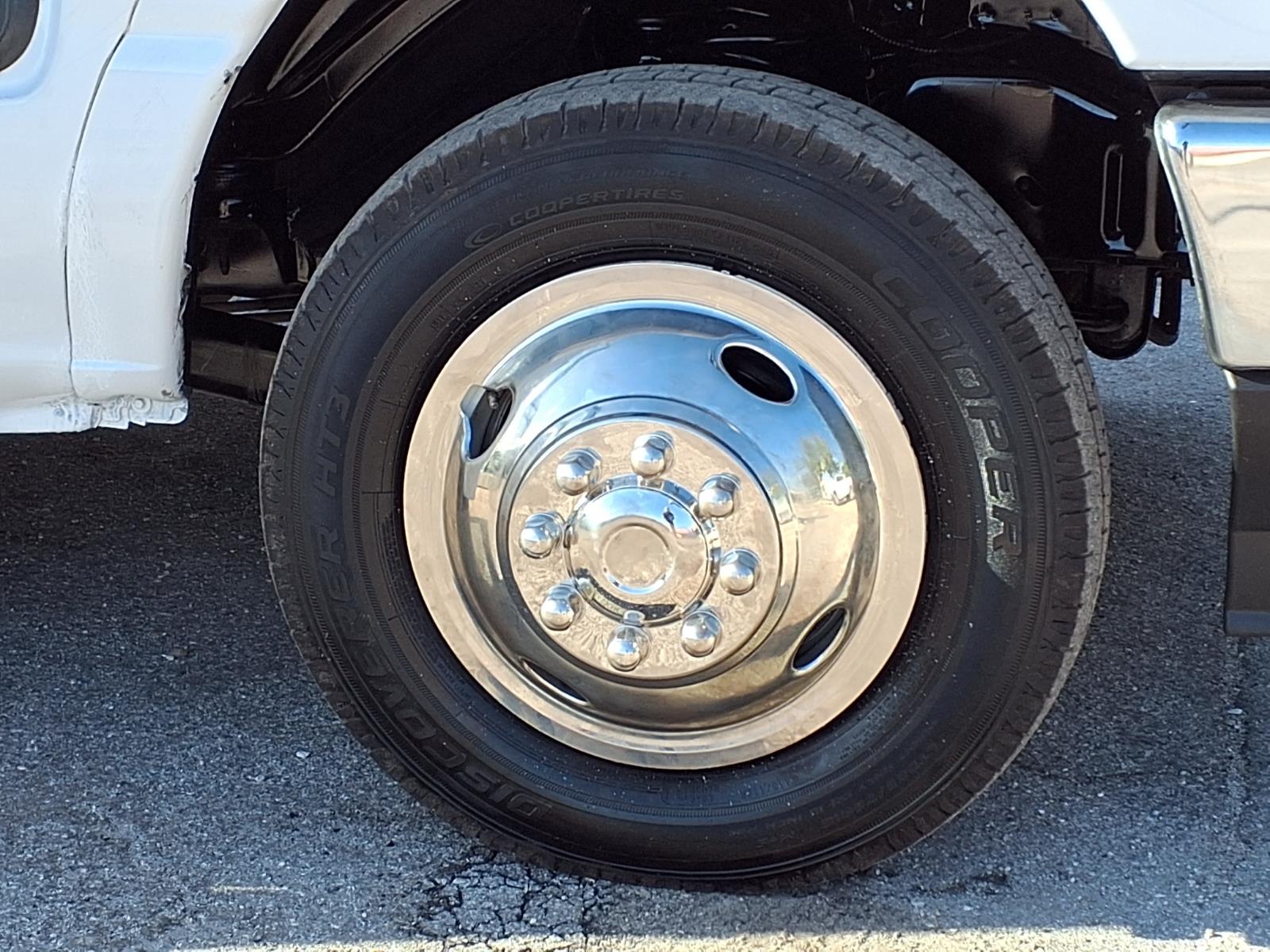 Used 2022 Ford E-450 - photo 40