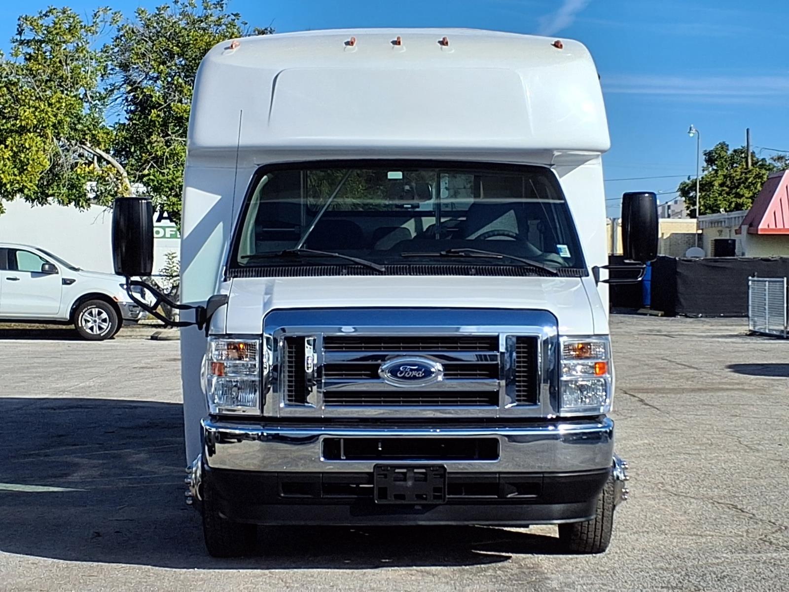 Used 2022 Ford E-450 - photo 11