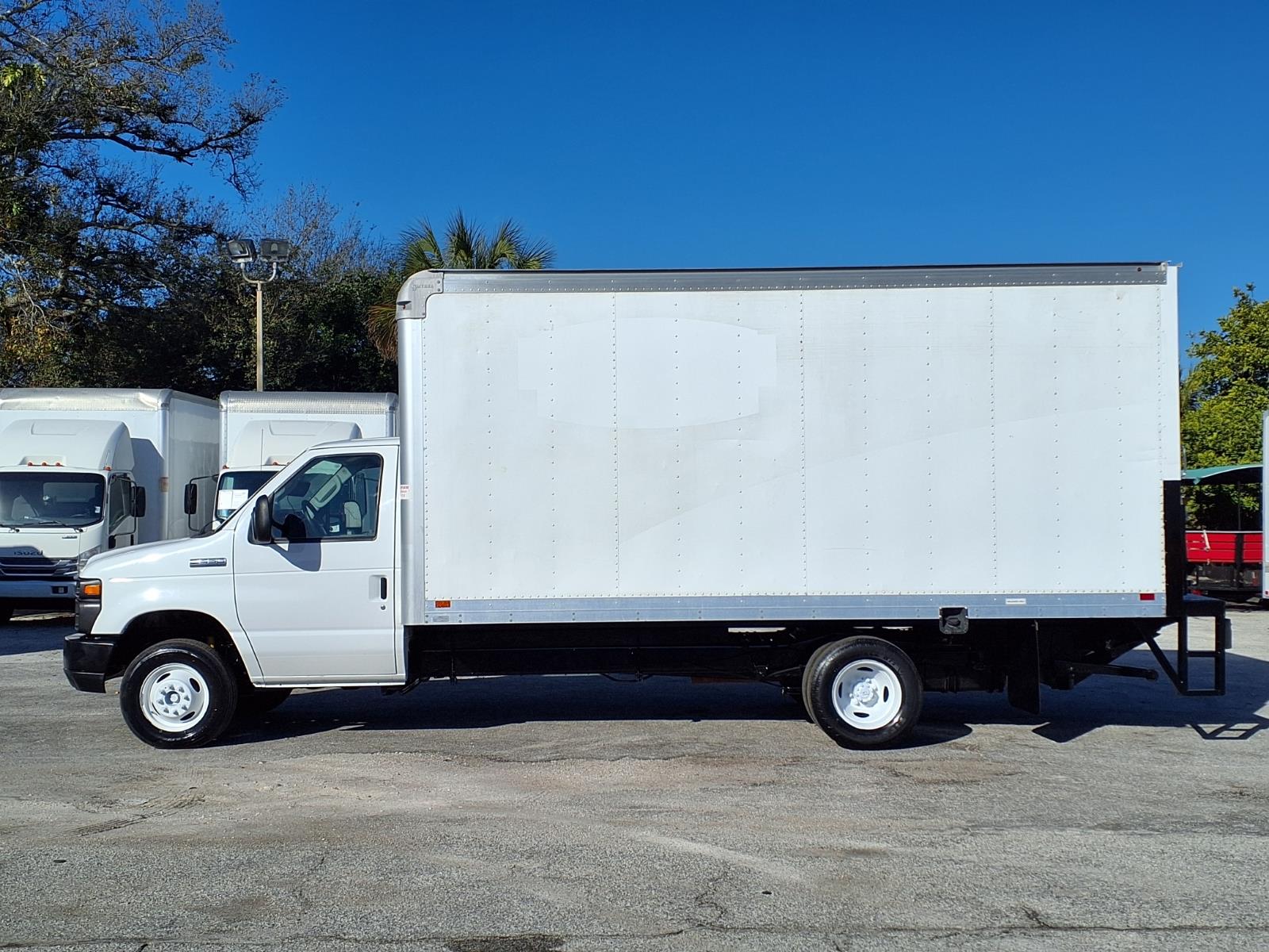Used 2017 Ford E-450 - photo 9
