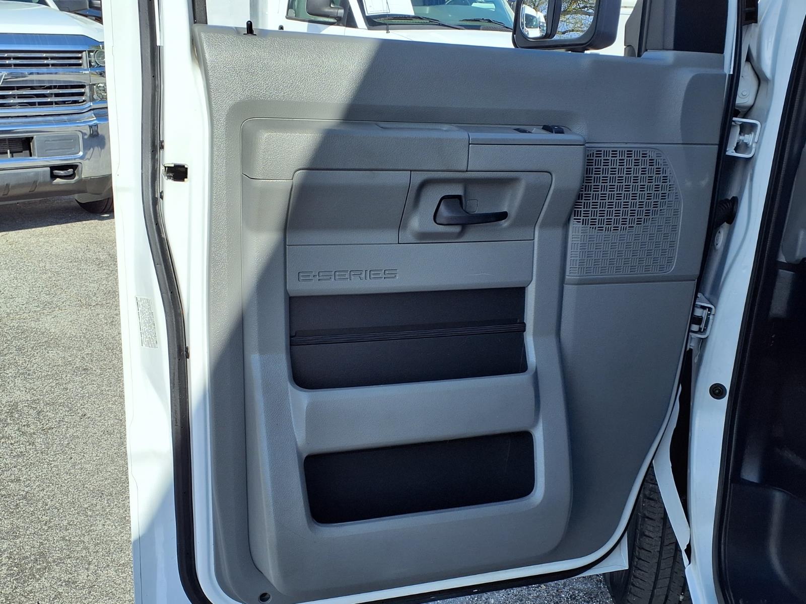 Used 2016 Ford E-350 - photo 16