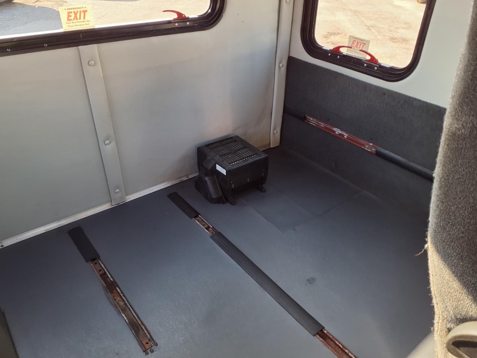 Used 2016 Ford E-350 - photo 22