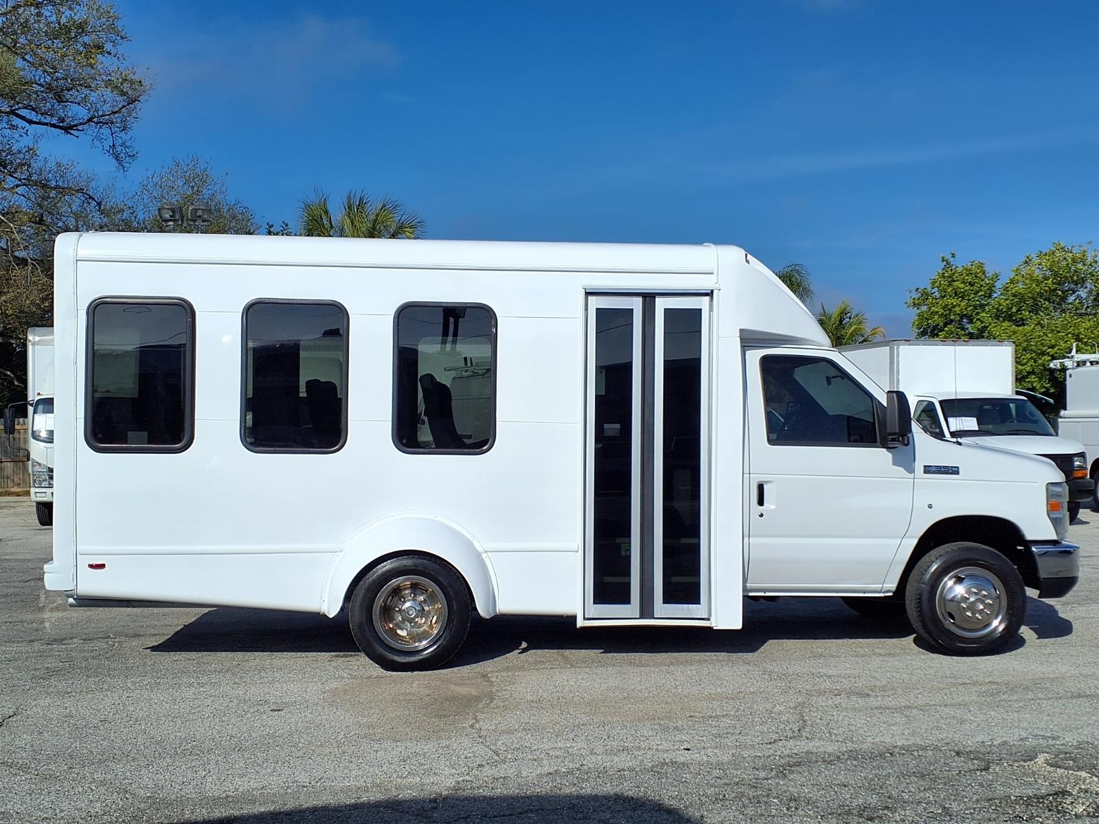 Used 2016 Ford E-350 - photo 6