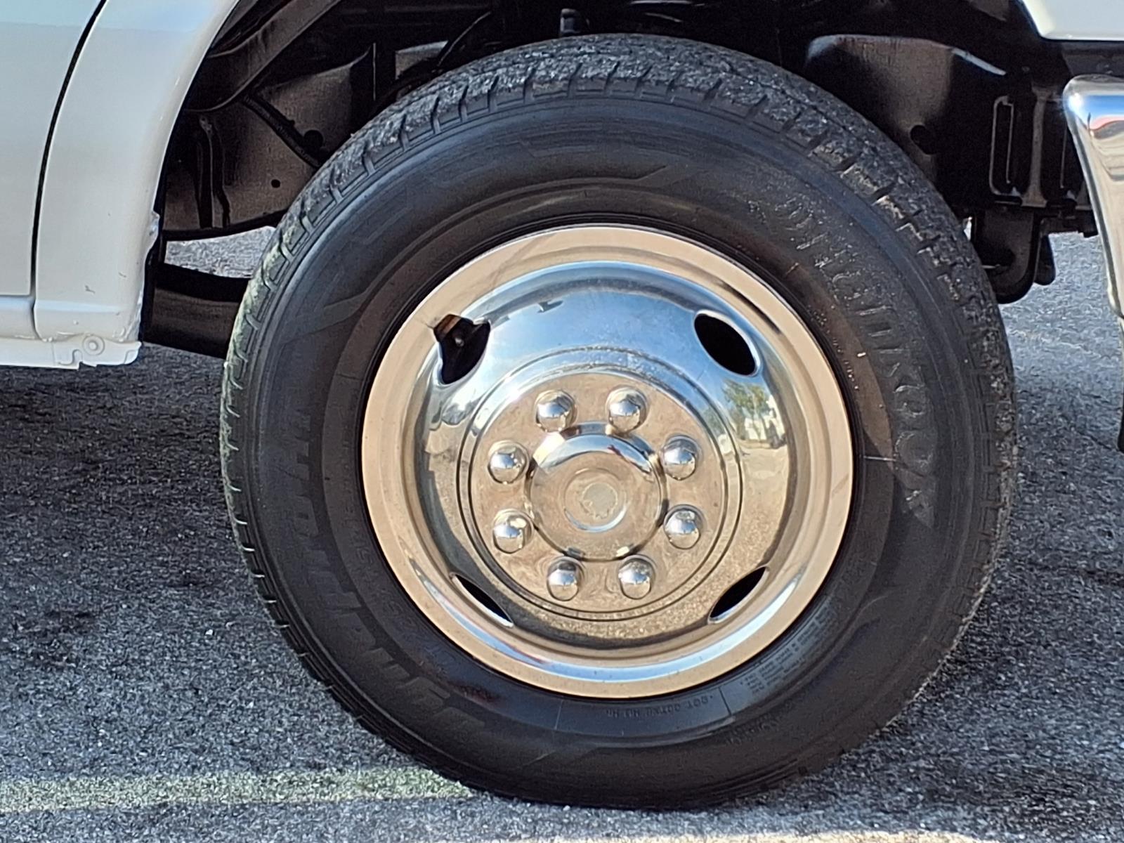 Used 2016 Ford E-350 - photo 35