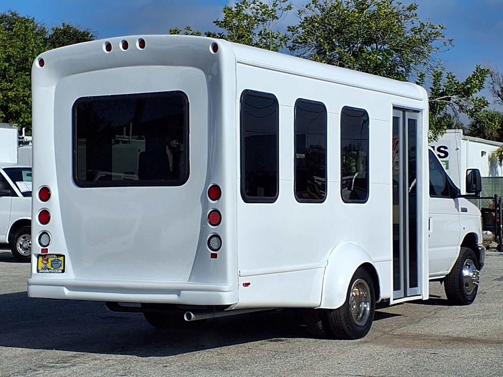 Used 2016 Ford E-350 - photo 2