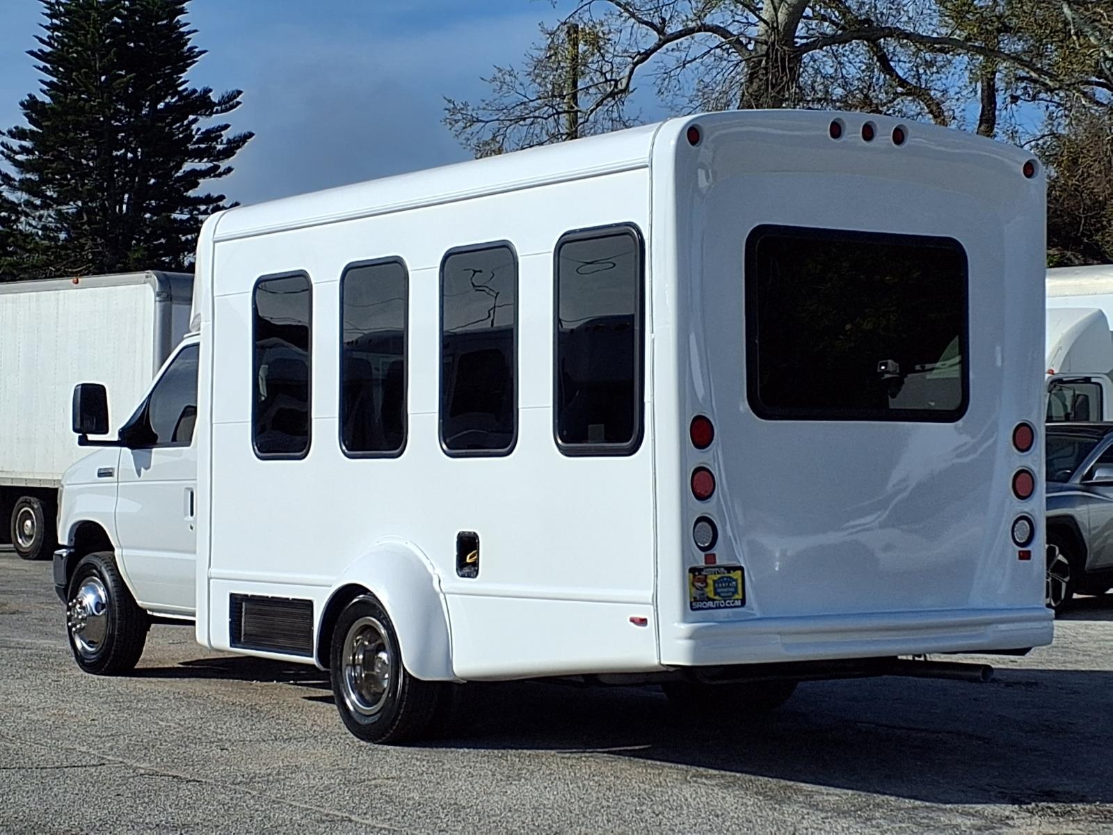 Used 2016 Ford E-350 - photo 8