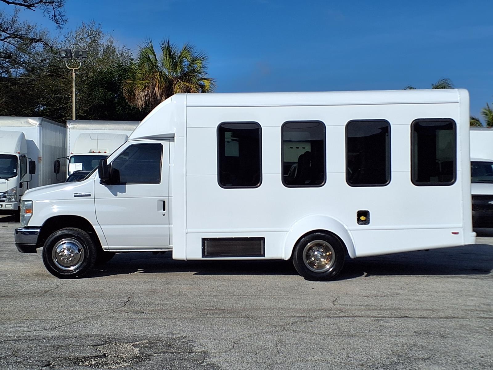 Used 2016 Ford E-350 - photo 9