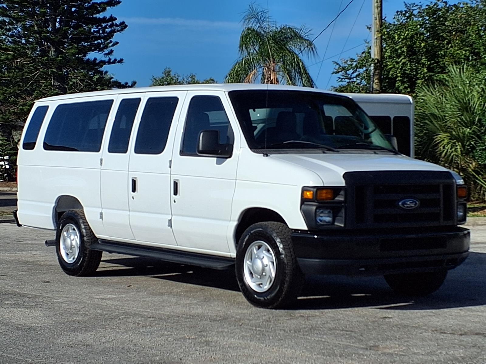 Used 2011 Ford E-350 - photo 1