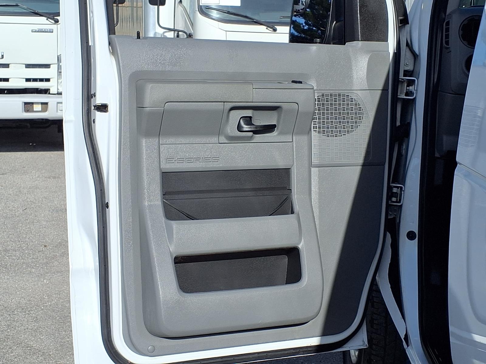 Used 2011 Ford E-350 - photo 16
