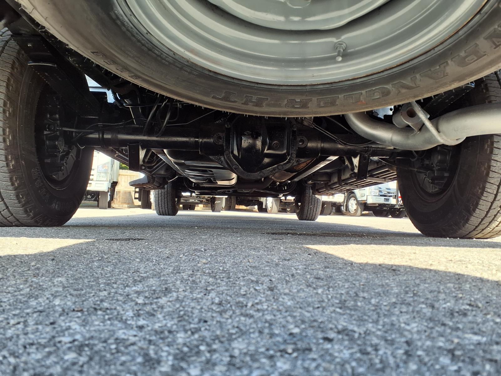 Used 2011 Ford E-350 - photo 25