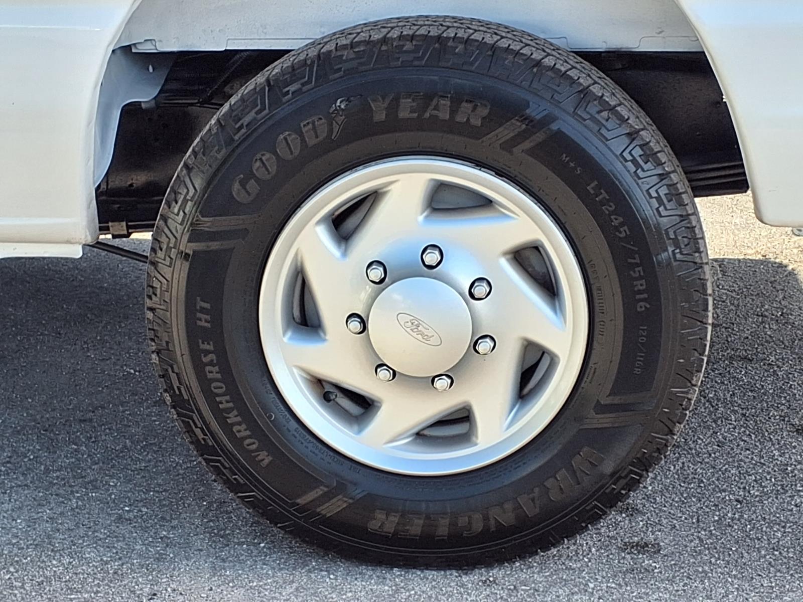 Used 2011 Ford E-350 - photo 37