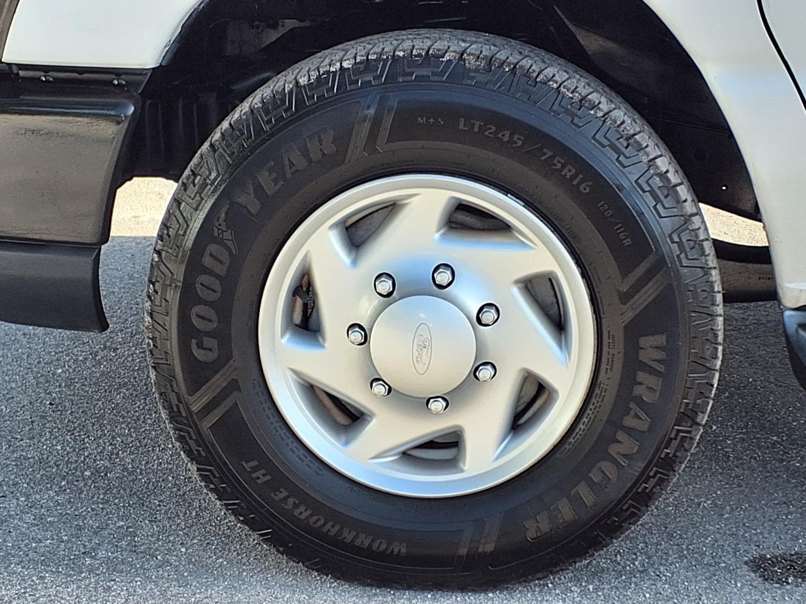 Used 2011 Ford E-350 - photo 39