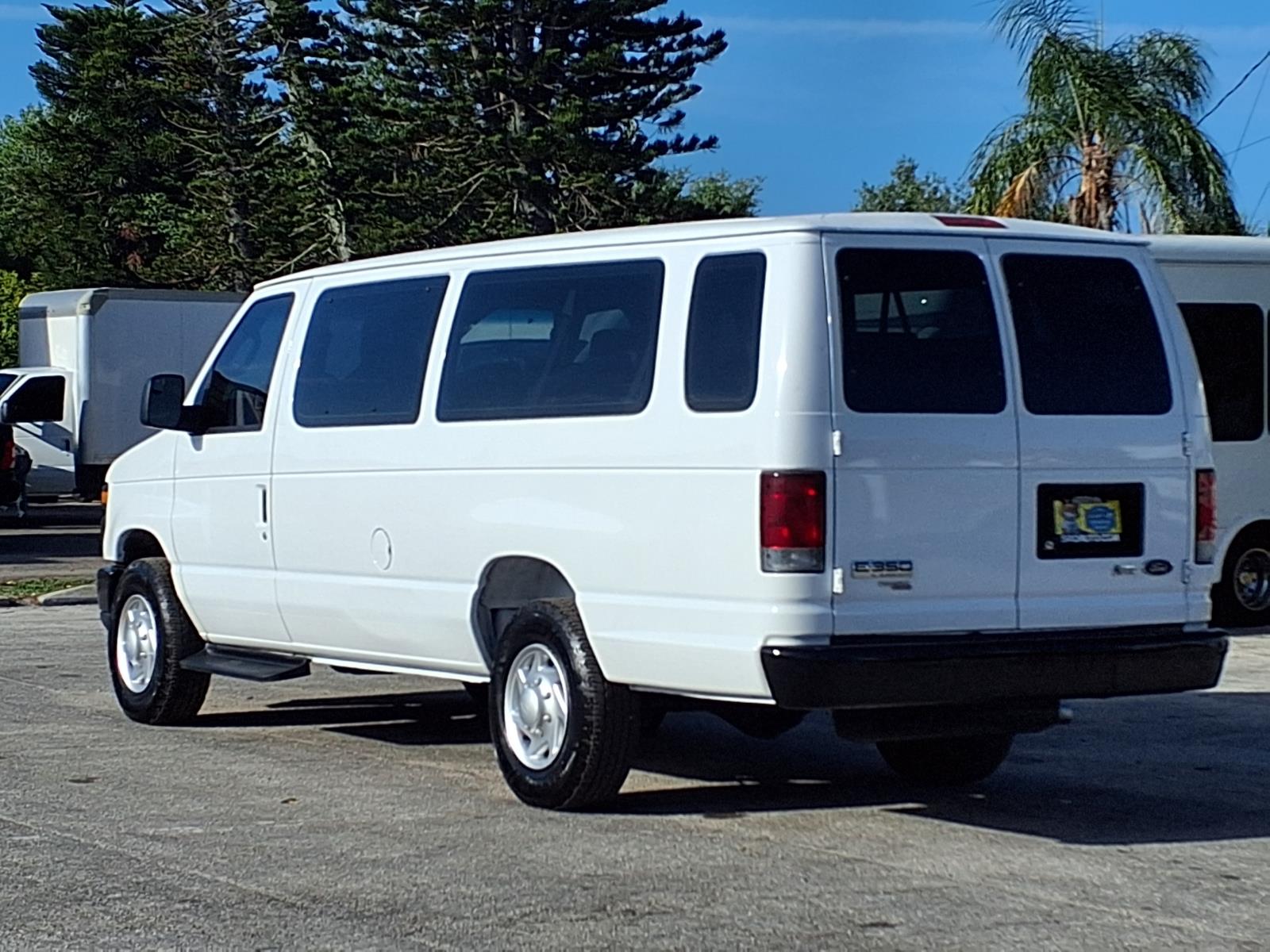 Used 2011 Ford E-350 - photo 8