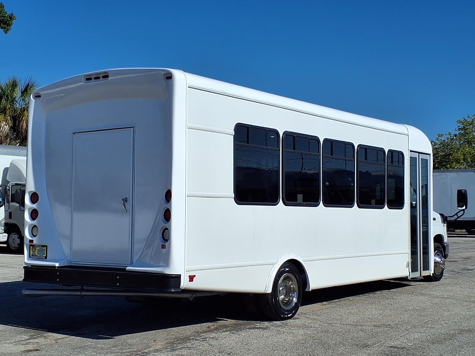 Used 2017 Ford E-450 - photo 2
