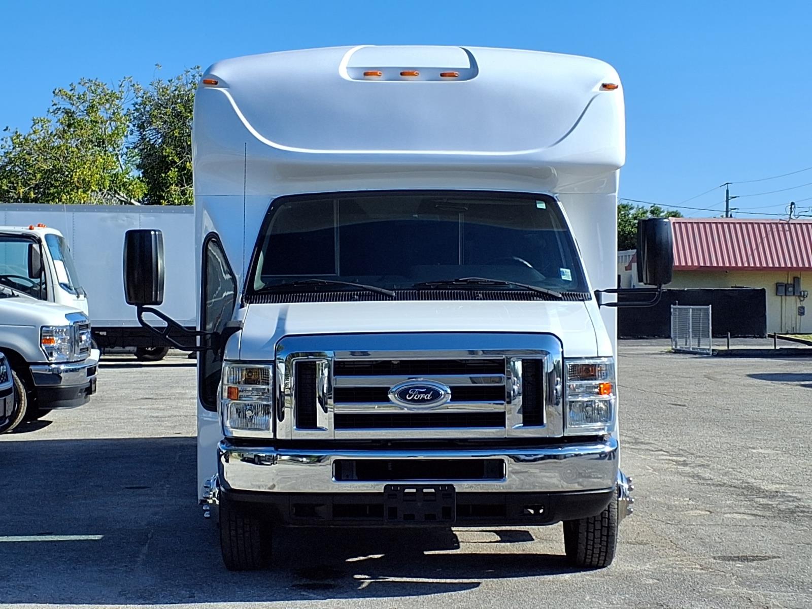 Used 2017 Ford E-450 - photo 11