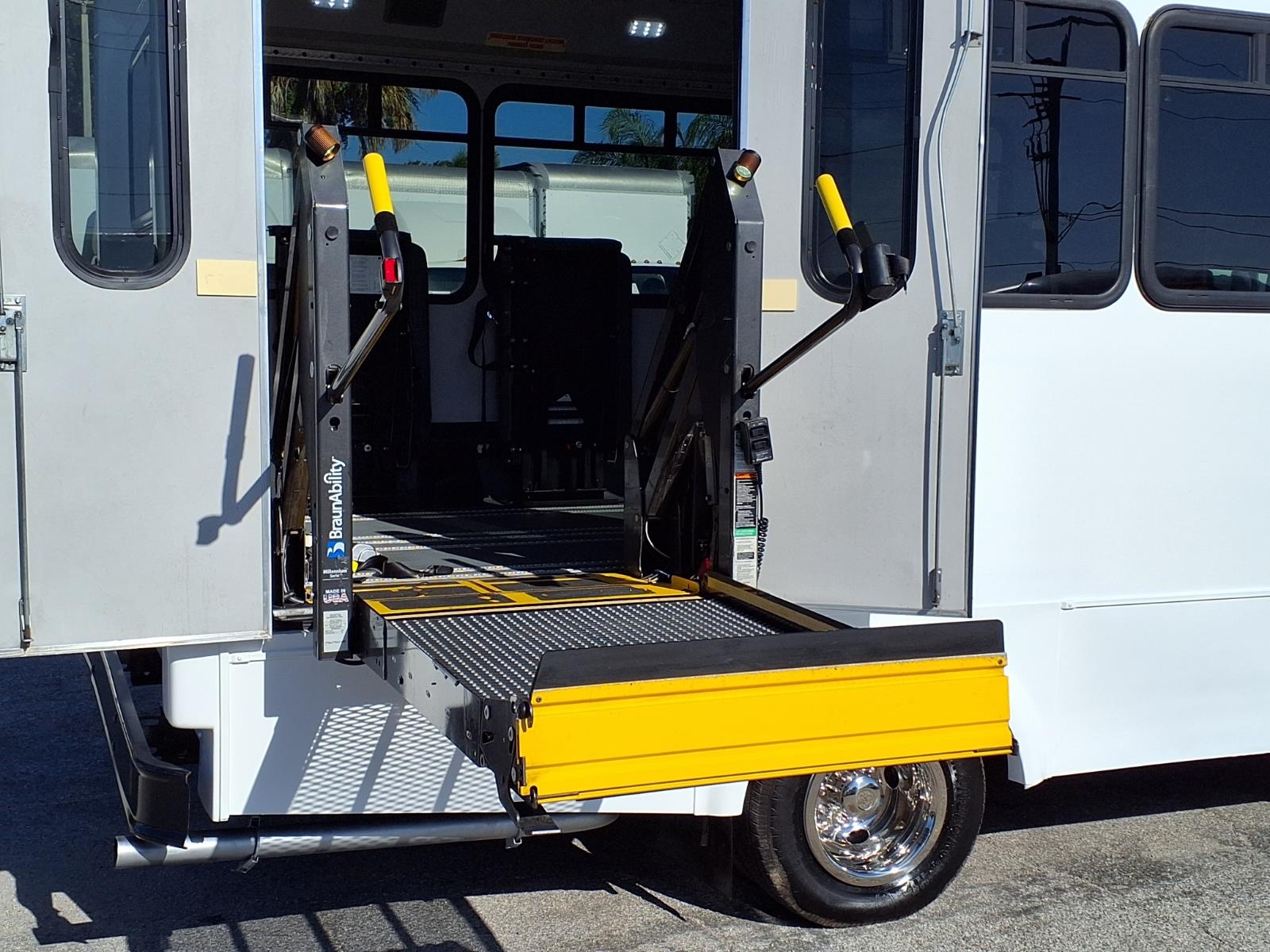 Used 2016 Ford E-350 Shuttle Bus - photo 13