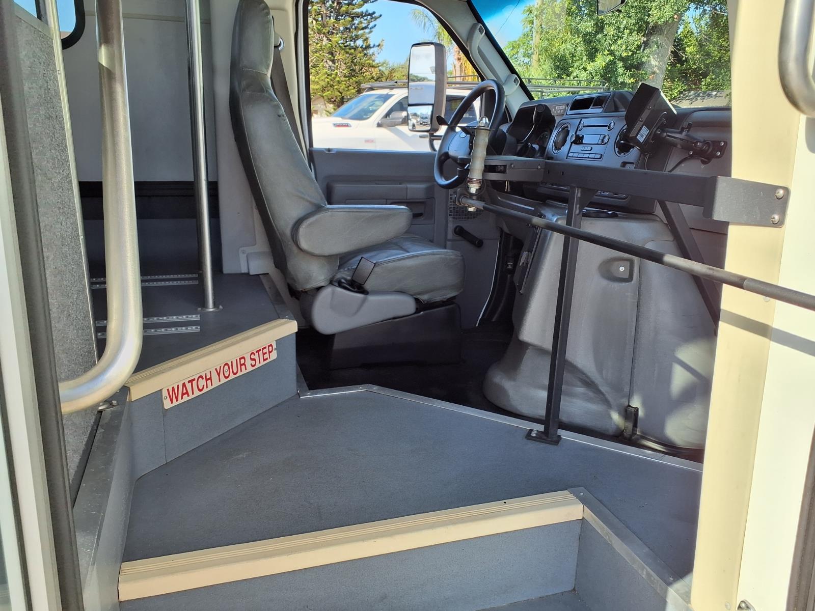 Used 2016 Ford E-350 Shuttle Bus - photo 15