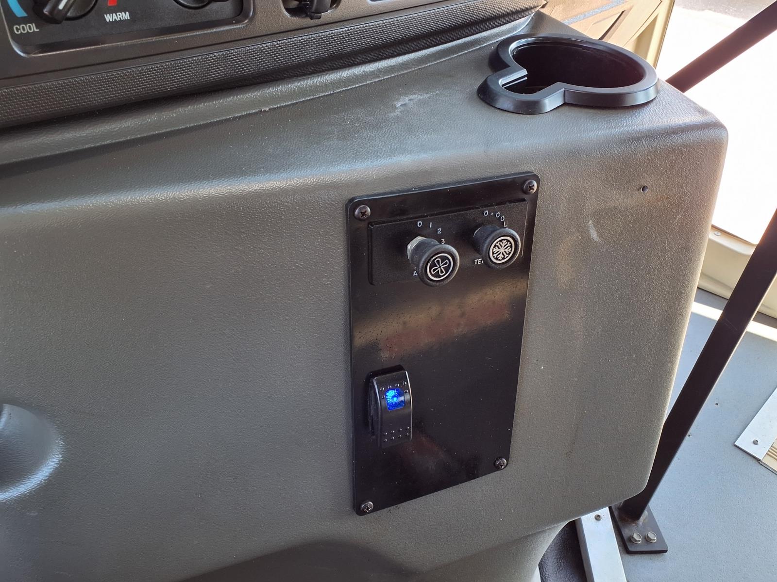 Used 2016 Ford E-350 Shuttle Bus - photo 32