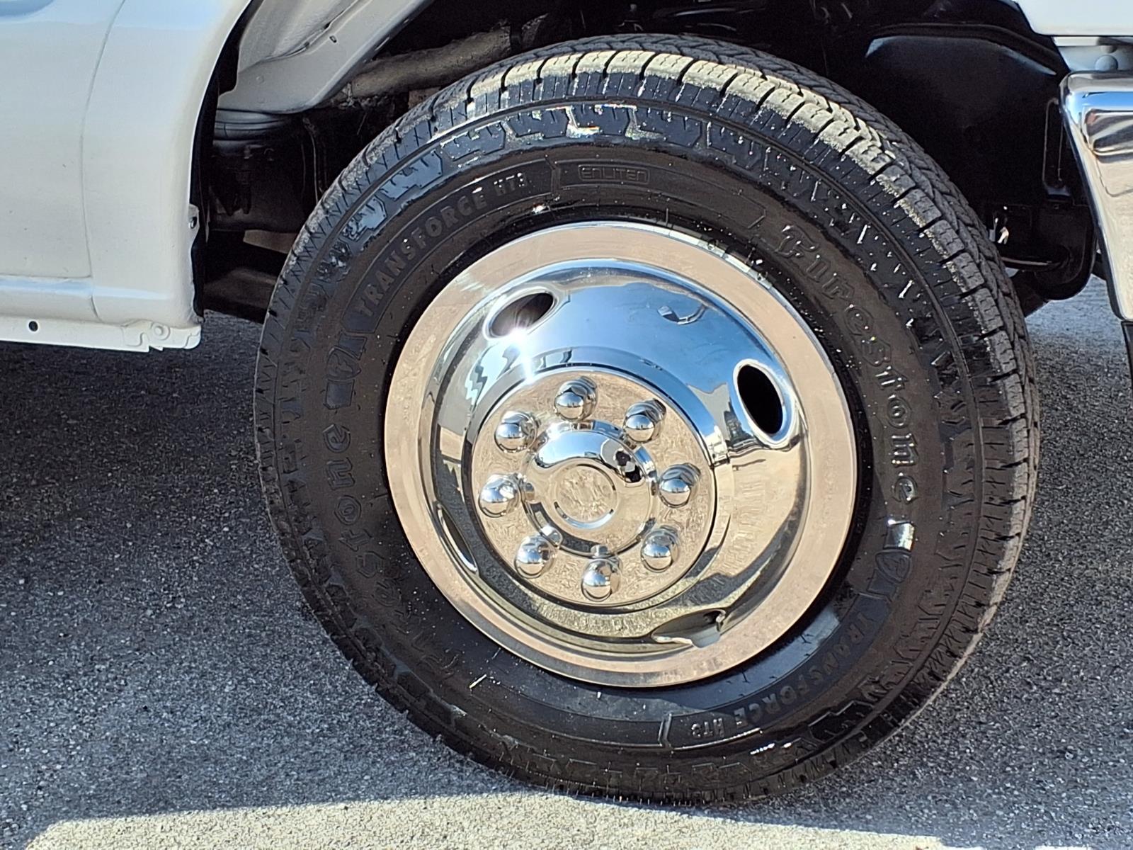 Used 2016 Ford E-350 Shuttle Bus - photo 38