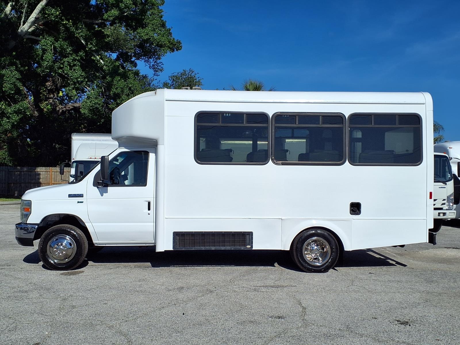 Used 2016 Ford E-350 Shuttle Bus - photo 7