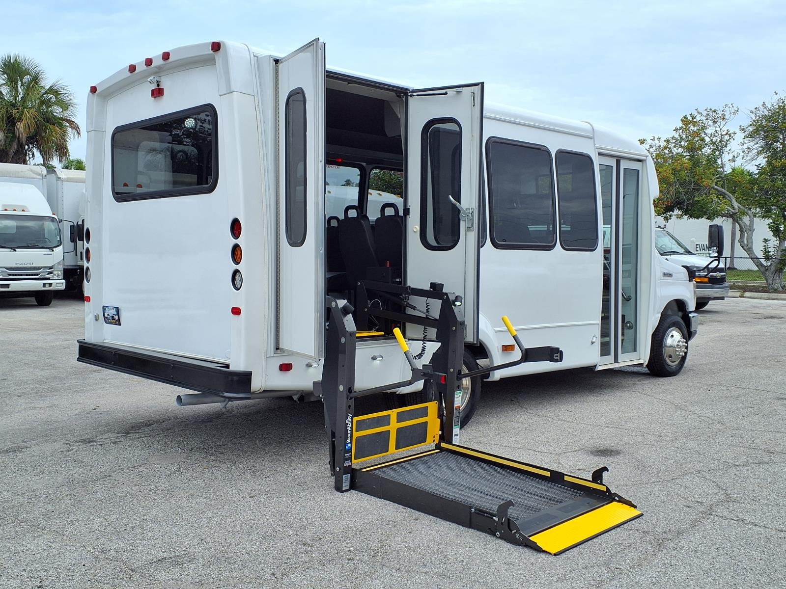 Used 2018 Ford E-350 - photo 2