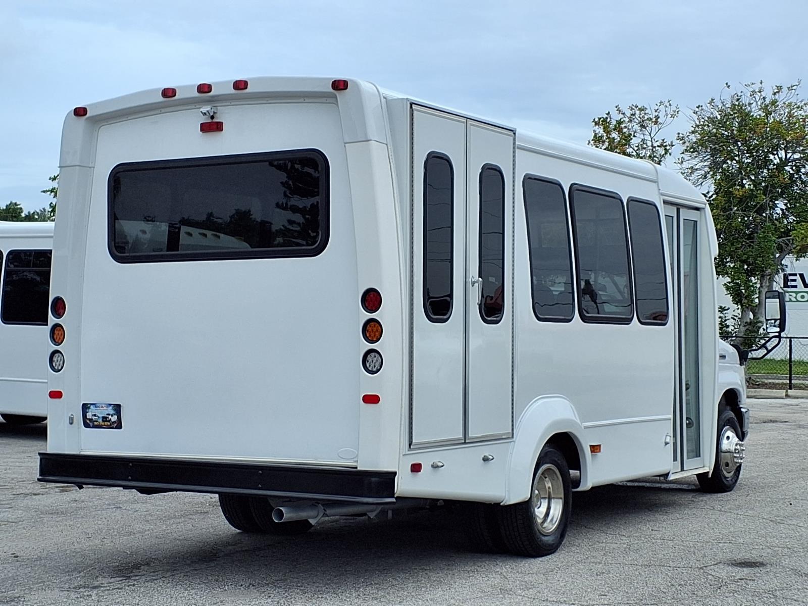 Used 2018 Ford E-350 - photo 6