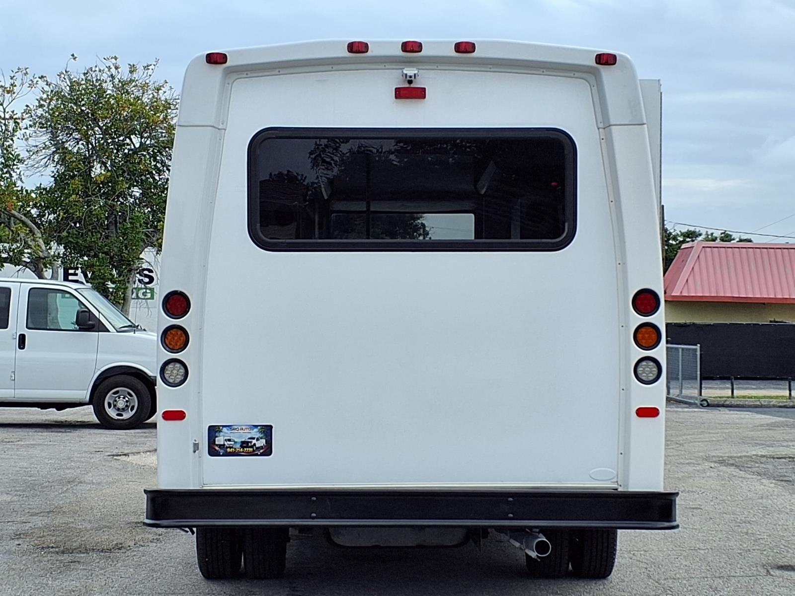 Used 2018 Ford E-350 - photo 7