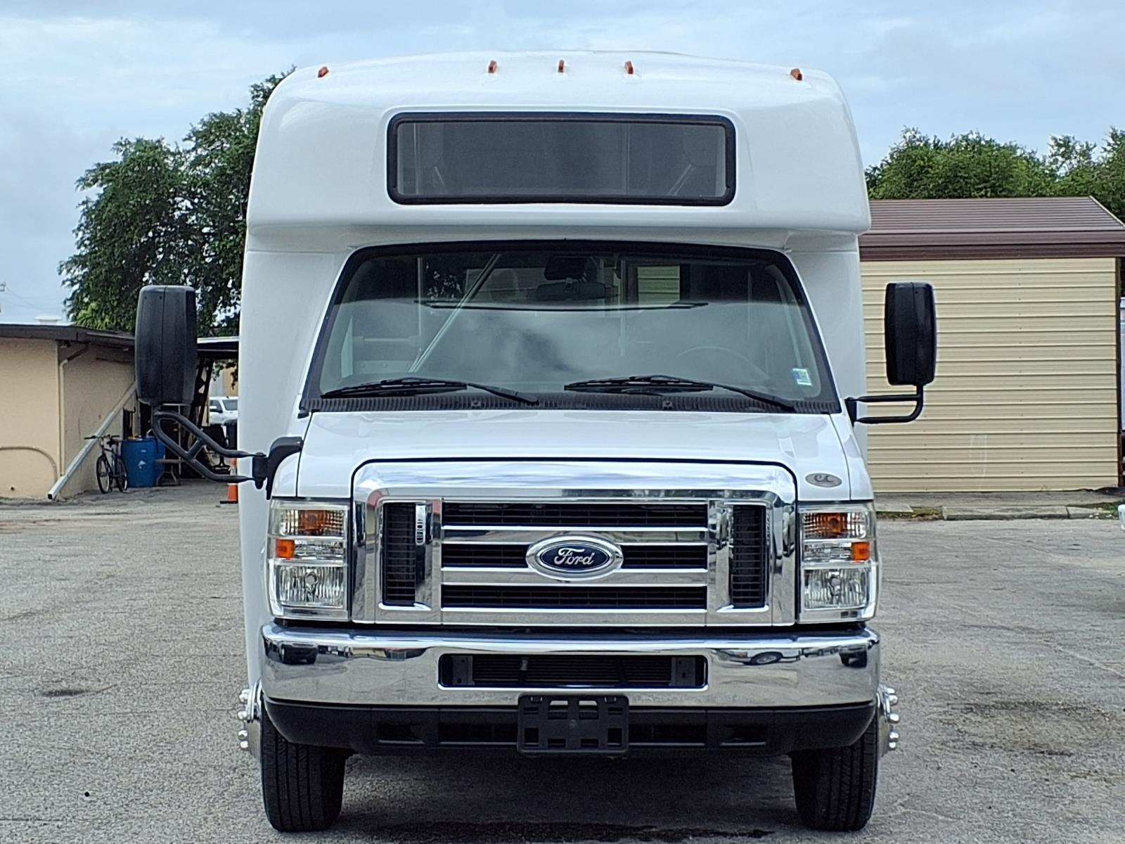 Used 2018 Ford E-350 - photo 11