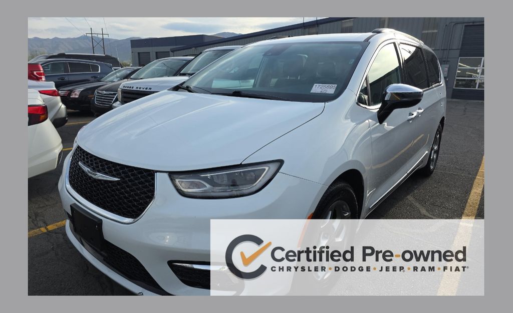 Used 2023 Chrysler Pacifica - photo 1