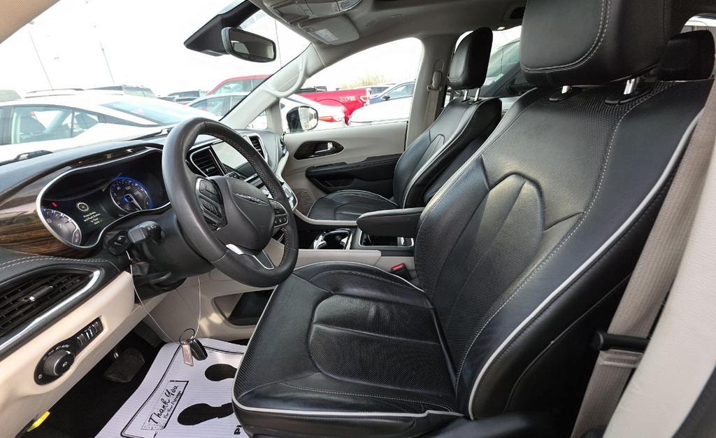 Used 2023 Chrysler Pacifica - photo 6