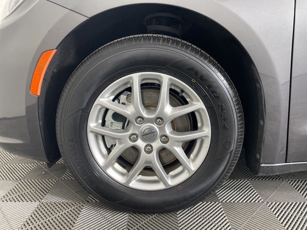 Used 2023 Chrysler Pacifica - photo 9