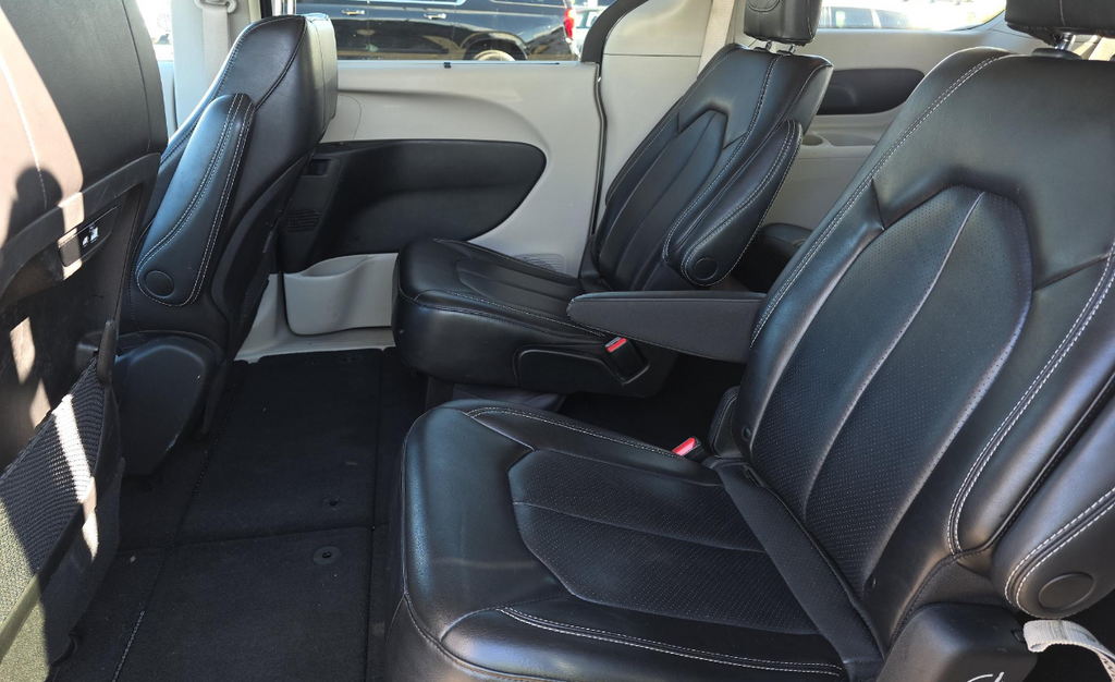 Used 2023 Chrysler Pacifica - photo 6