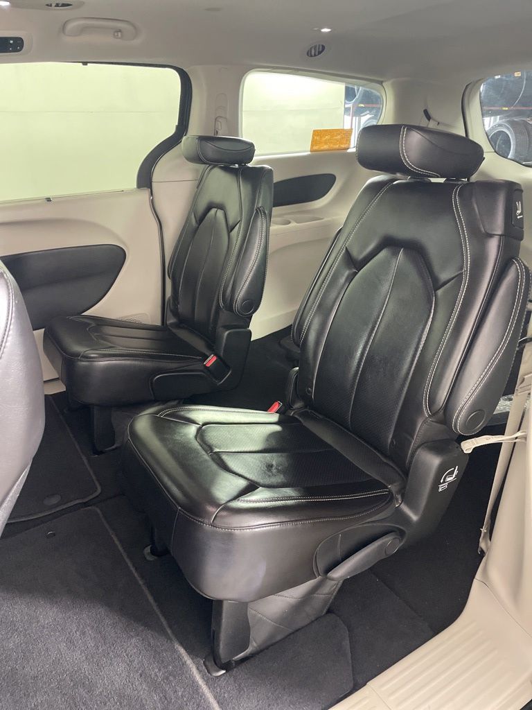 Used 2023 Chrysler Pacifica - photo 5