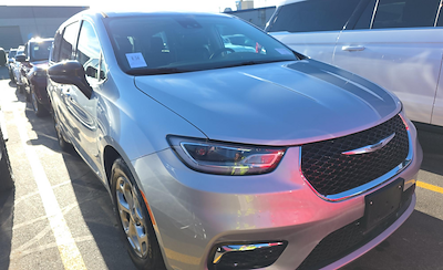 Used 2024 Chrysler Pacifica - photo 1