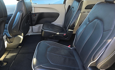 Used 2024 Chrysler Pacifica - photo 2