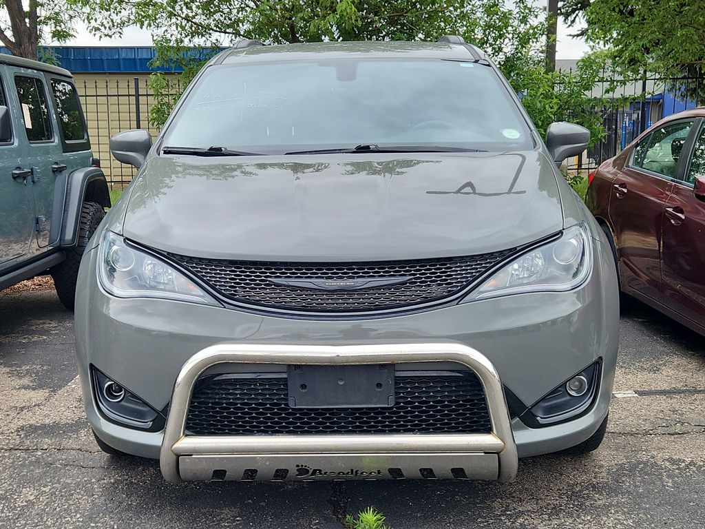 Used 2020 Chrysler Pacifica - photo 2