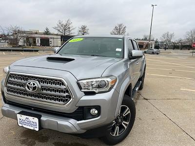 Used 2017 Toyota Tacoma - photo 1