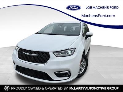 Used 2023 Chrysler Pacifica - photo 1