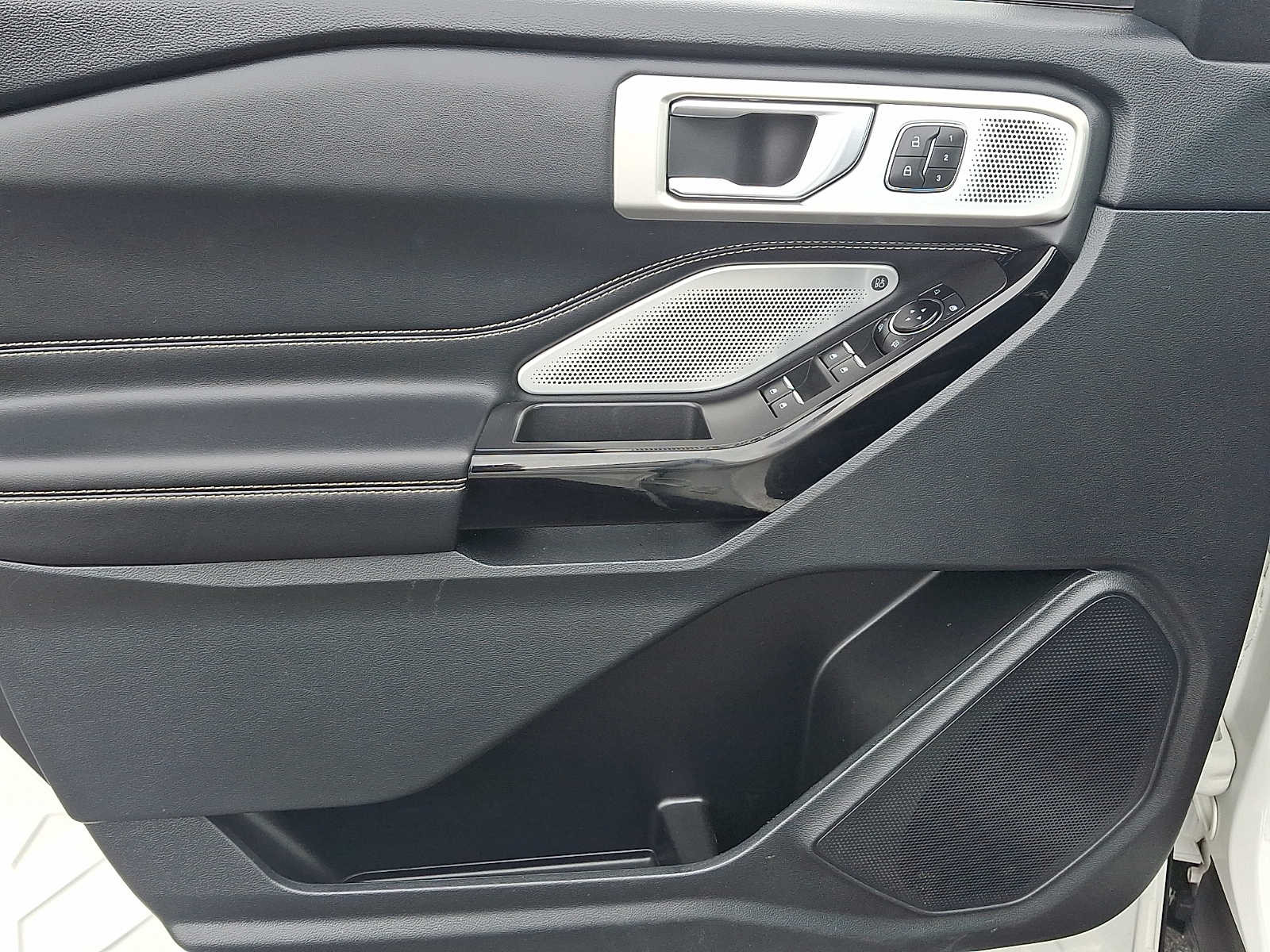 Used 2022 Ford Explorer - photo 16