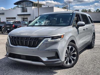 Used 2022 Kia Carnival - photo 1