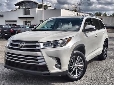 Used 2017 Toyota Highlander - photo 1
