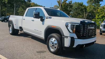 New 2025 GMC Sierra 3500 Denali Ultimate Crew Cab 4WD Pickup for sale #2350905 - photo 2