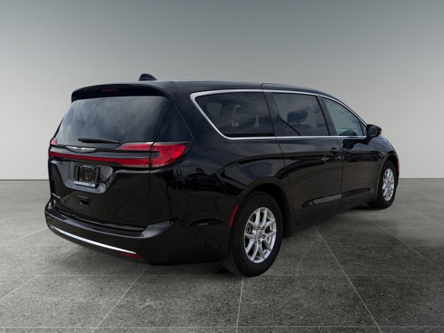 Used 2024 Chrysler Pacifica - photo 6