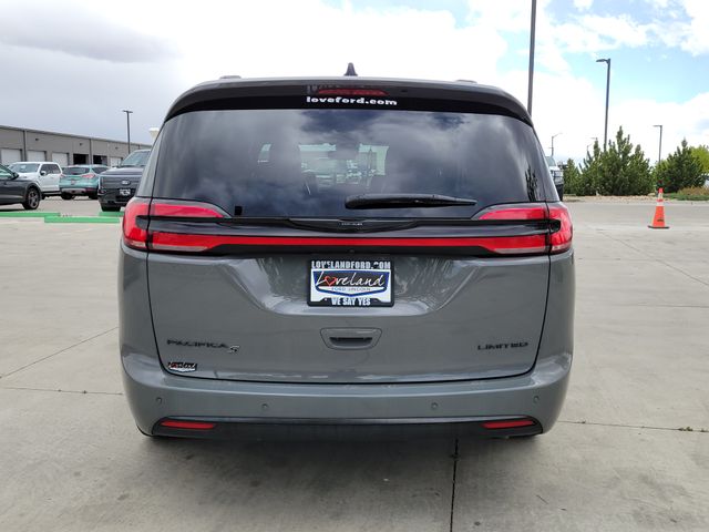 Used 2025 Chrysler Pacifica - photo 5