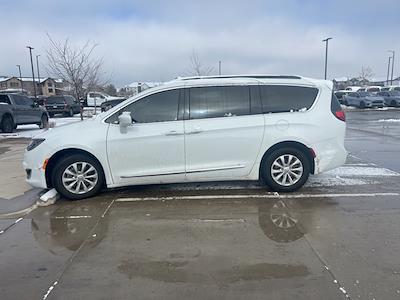 Used 2017 Chrysler Pacifica Touring L Minivan for sale #336362D - photo 2