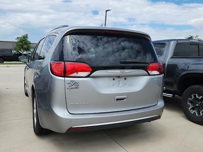 2017 Chrysler Pacifica FWD Minivan for sale #337791A - photo 2