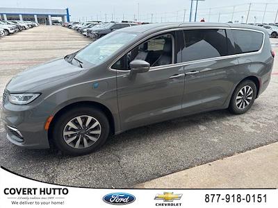 Used 2022 Chrysler Pacifica - photo 1