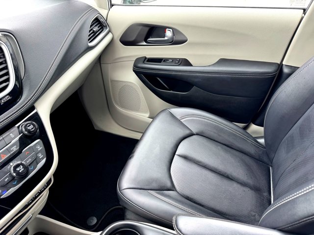 Used 2024 Chrysler Pacifica - photo 34