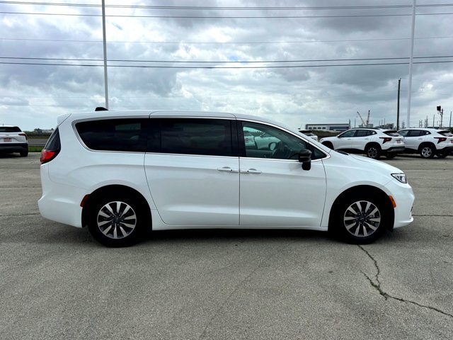 Used 2024 Chrysler Pacifica - photo 8