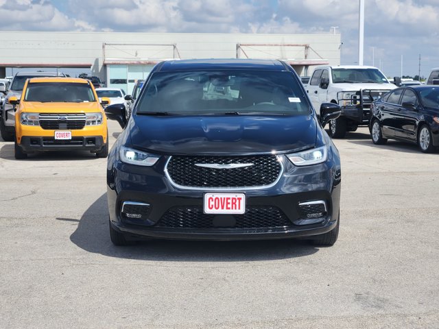 Used 2025 Chrysler Pacifica - photo 2